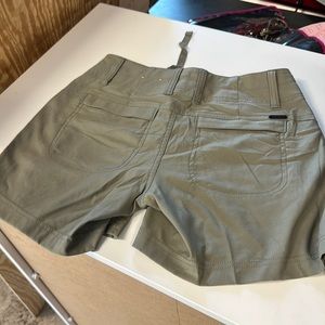 Like new women’s Prana shorts